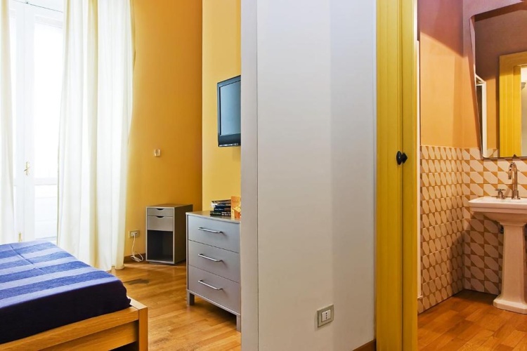 Standard Triple room
