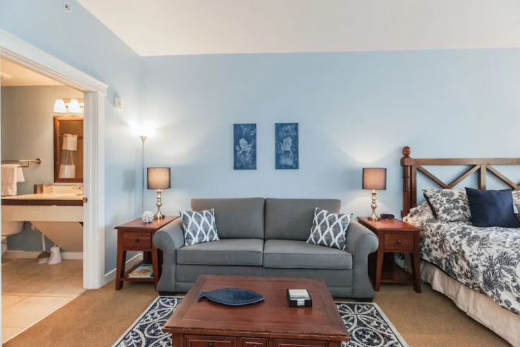 Updated Studio W/ Rooftop Pool Studio Bedroom Condo