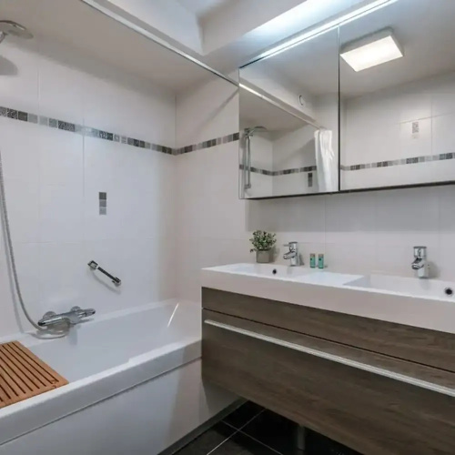 Bright Apartment With Parking Near the Beach