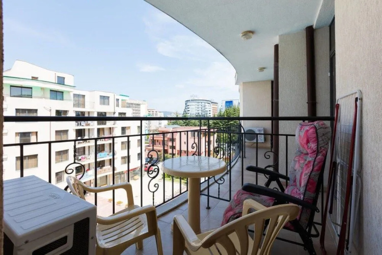 Studio with Balcony and Pool View