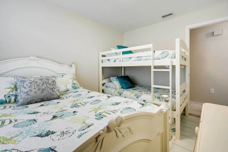 Pet-friendly Home w/ Pool in Palm Harbor!