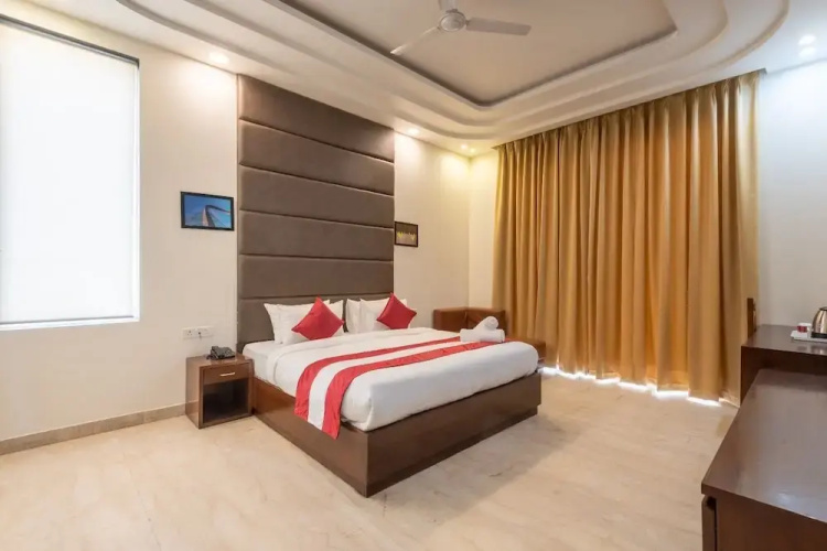 Saavi Hotel Sector- 46