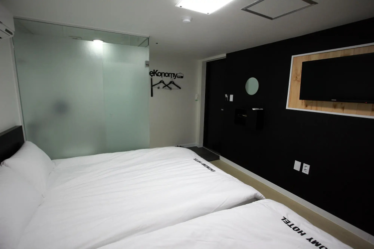 Ekonomy Hotel Myeongdong premier