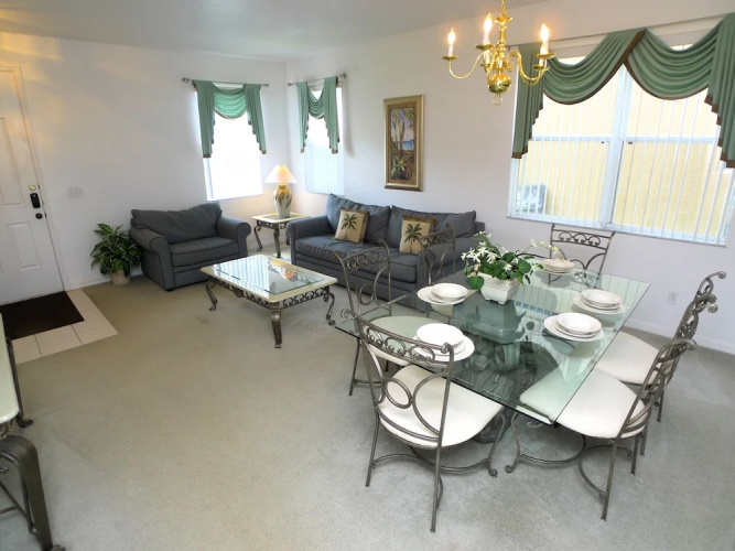 4 Bed Pool Home 253