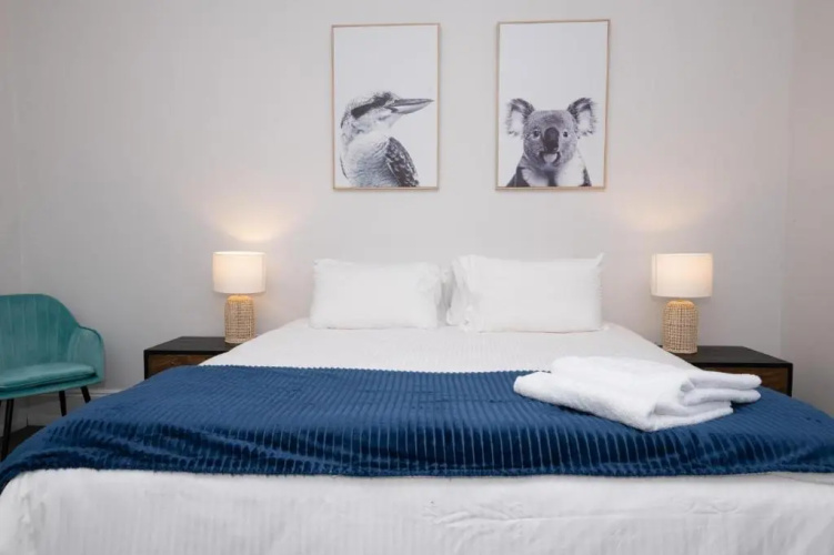 Dunkley House Bathurst Large CBD Heritage Home, Sleeps 10