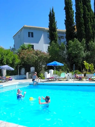 Standard Twin room with pool view