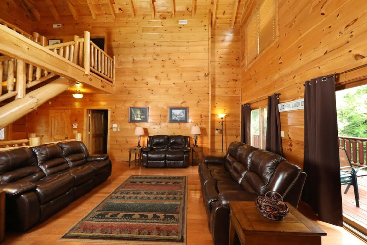 Majestic Manor - Five Bedroom Cabin