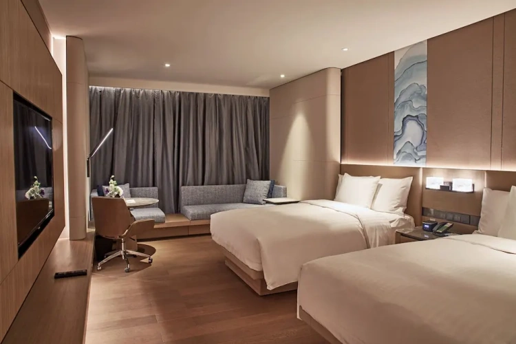 Twin Club room