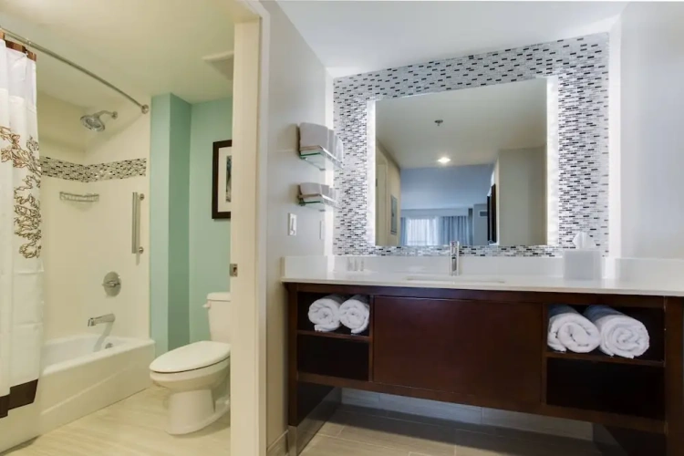 2 Bedrooms Suite with balcony and with partial ocean view