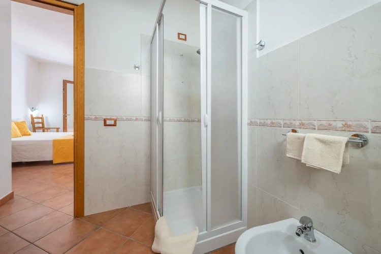 4 Bedrooms Apartment