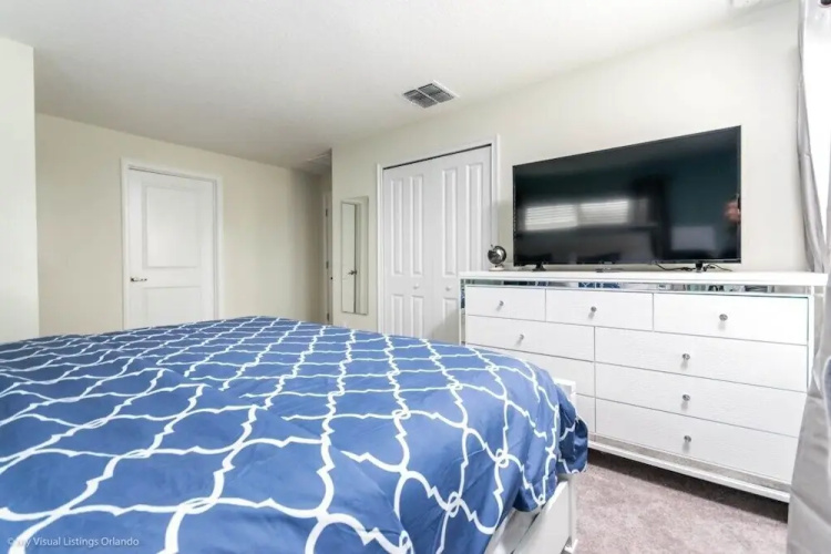 5 Bedroom Town Townhouse