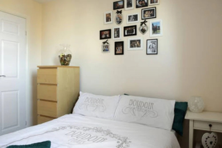 2 Bedroom Flat In Bonnington