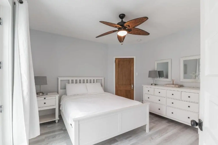4 Bedrooms Cottage