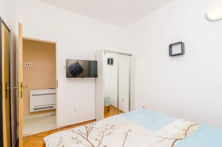 Apartments 4M