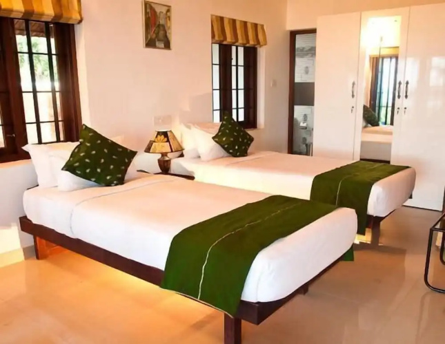 Saro Lake County Hotel