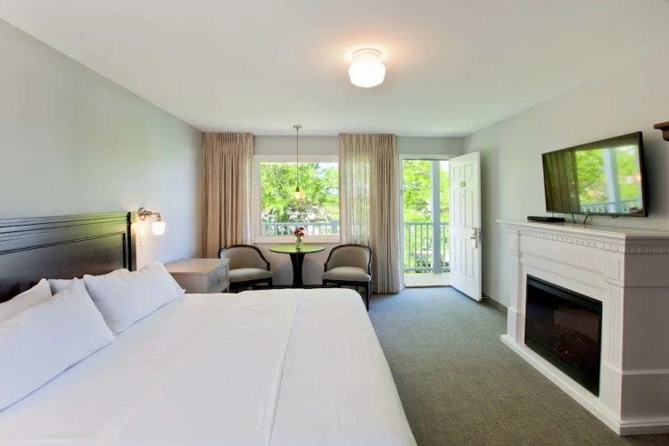 Premium Quadruple room with view