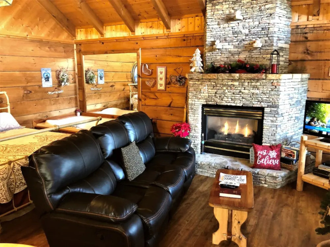 Twin Hearts - Studio Cabin