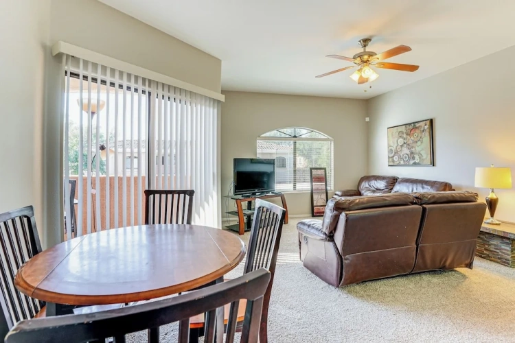 2 Bedrooms Apartment