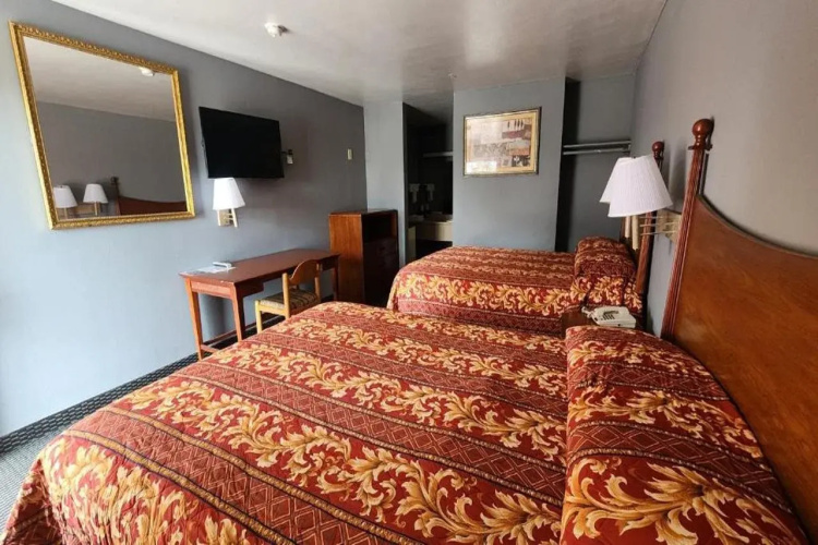 Benbrook Inn & Suites