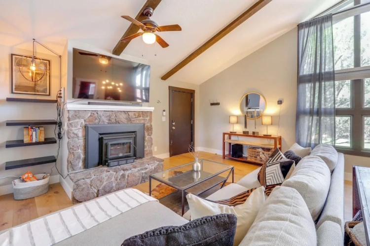 2 Bedrooms Apartment