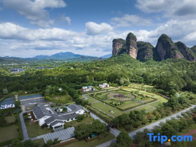Huayu Meishu Hotel