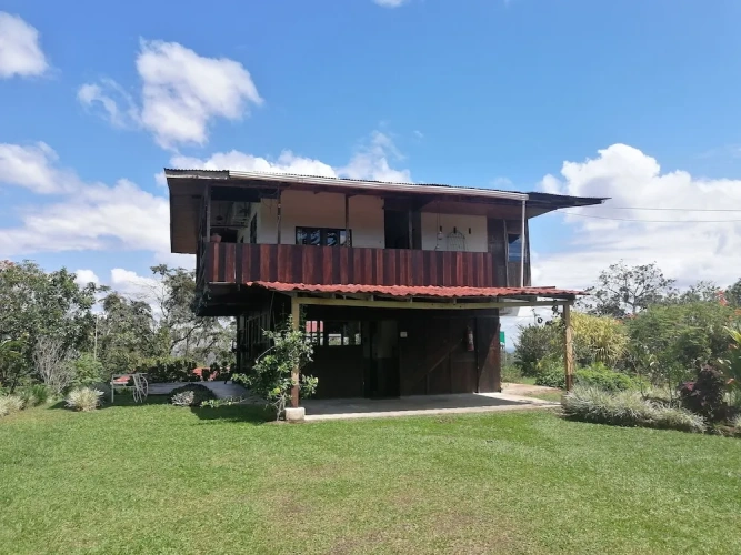 4 Bedrooms Cottage with balcony