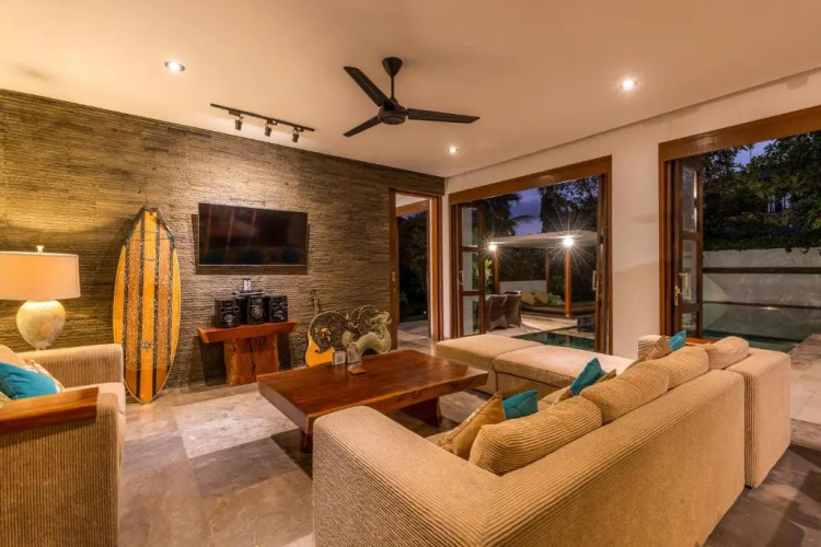 Mary's Beach 4 BR Villa