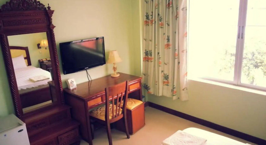 New Beach Hotel & Restaurant