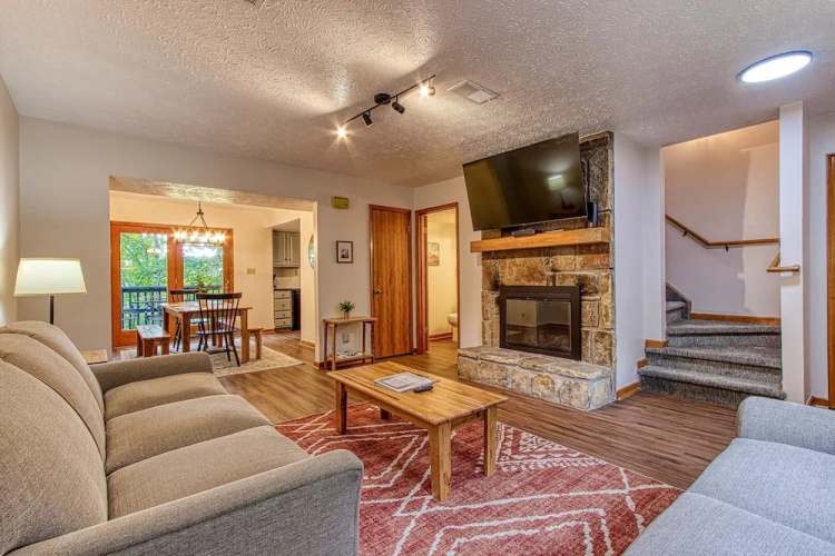 Pinecrest Townhomes-1K-2Q Unit-Renovated