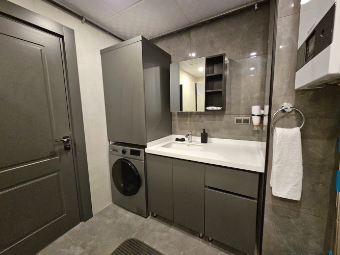 Professionally Maintained Spacious New Suites 2-1