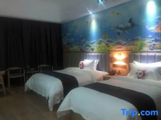 Ledong Longrun Hotel (Flo Town)