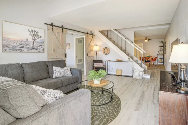 4 Bedrooms Apartment