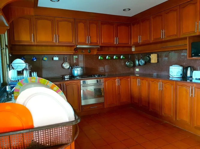 5 Bedrooms Villa