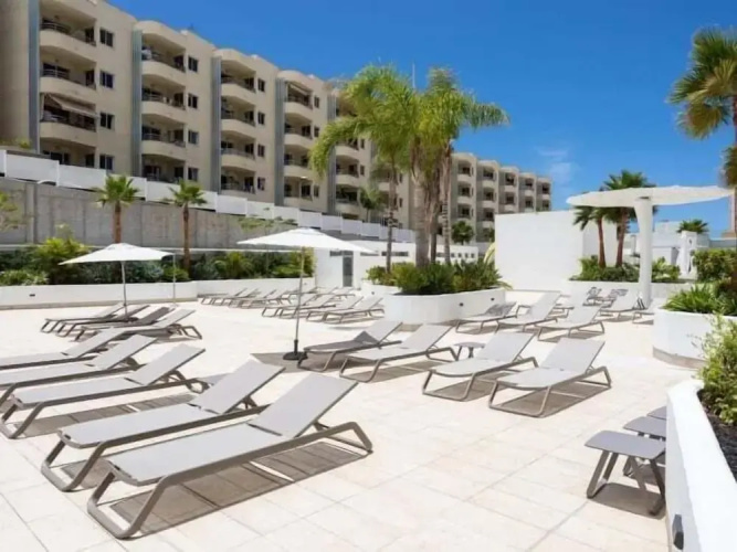 Ocean Garden 2BR Apartment Heated Pool Parking