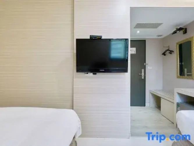 Standard Double room with city view