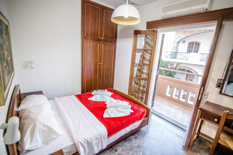 Elpida Apartments