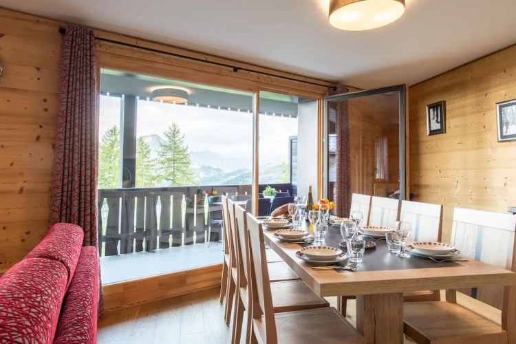 3 Bedrooms Apartment