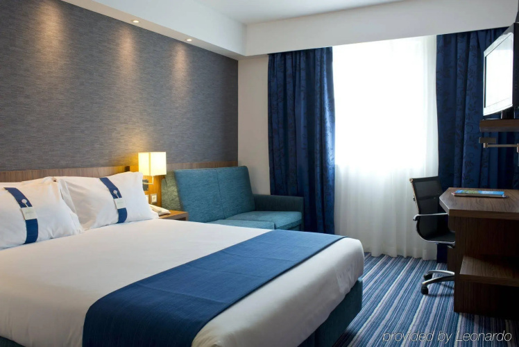 Holiday Inn Express Lisbon - Alfragide by IHG