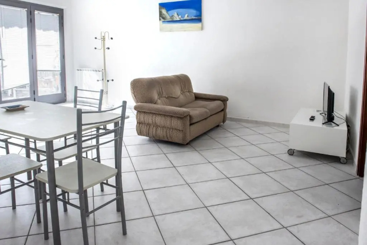 N202 - Numana, Ampio Bilocale Con Portico