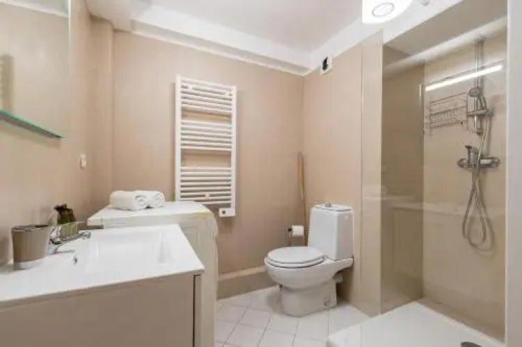Massena Square - 1 Bdr Duplex With Ac