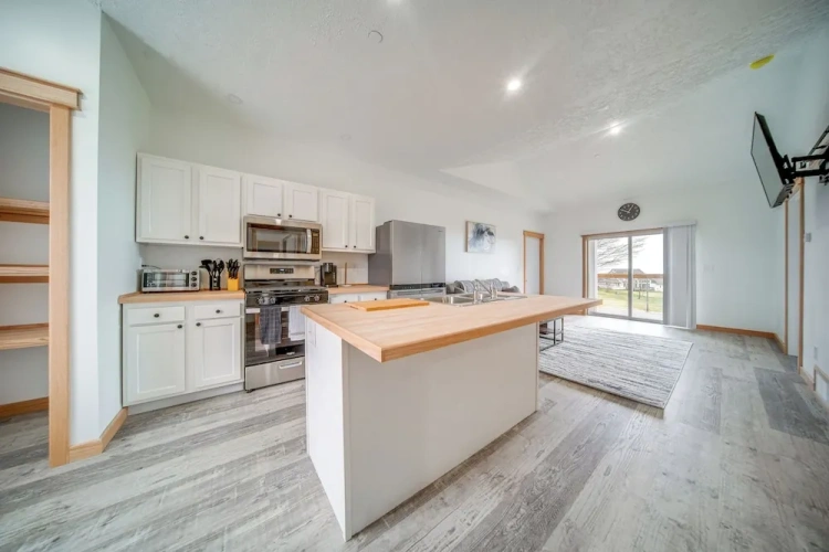 2 Bedrooms Apartment