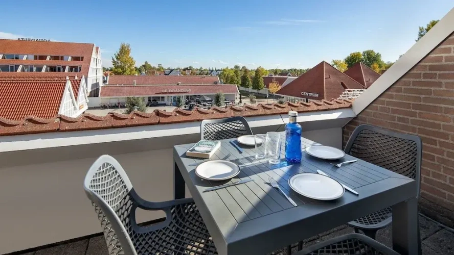 Apartment with balcony