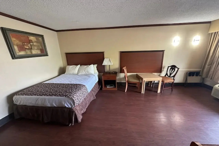 Hotel Red Rose by Townhouse Covington I-64