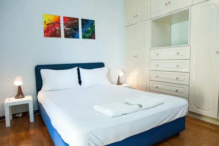 Brand new apt in central Athens