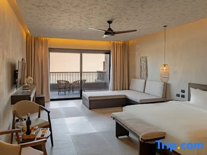Family Suite with partial sea view