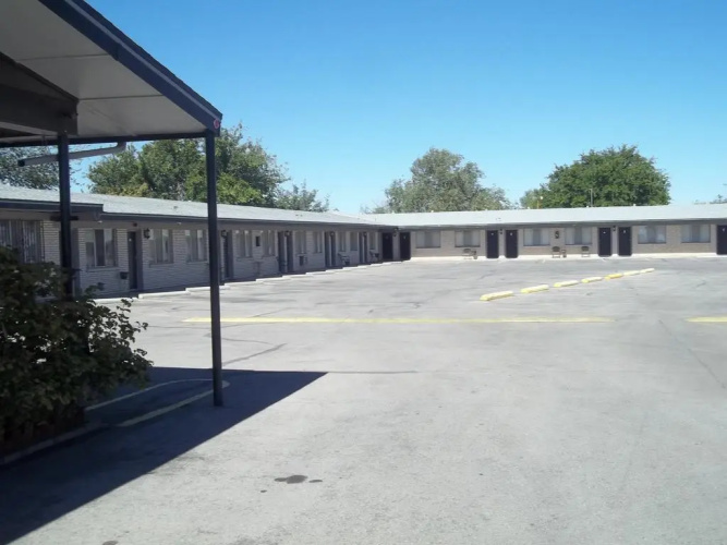Royal Host Motel