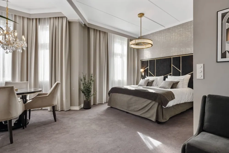 Double Suite