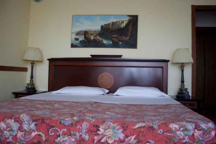 Standard Quadruple room with view