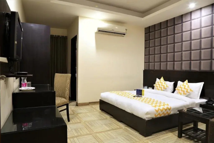 FabHotel Aksh Palace I
