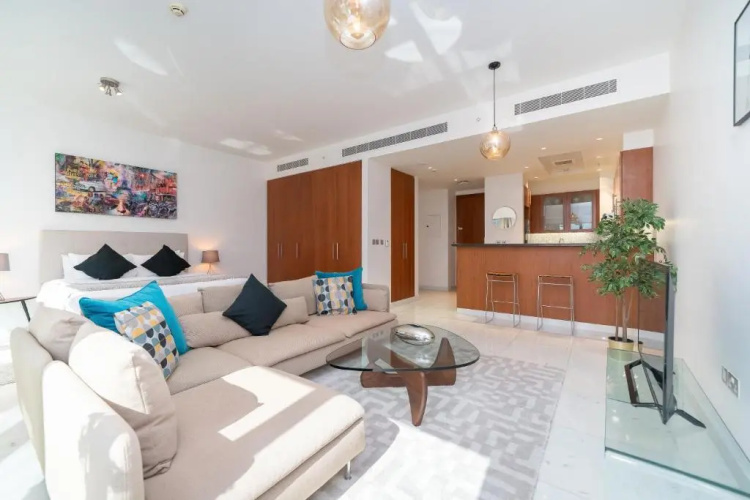 HiGuests - Studio with Chic Decor, 6-min from Burj Khalifa